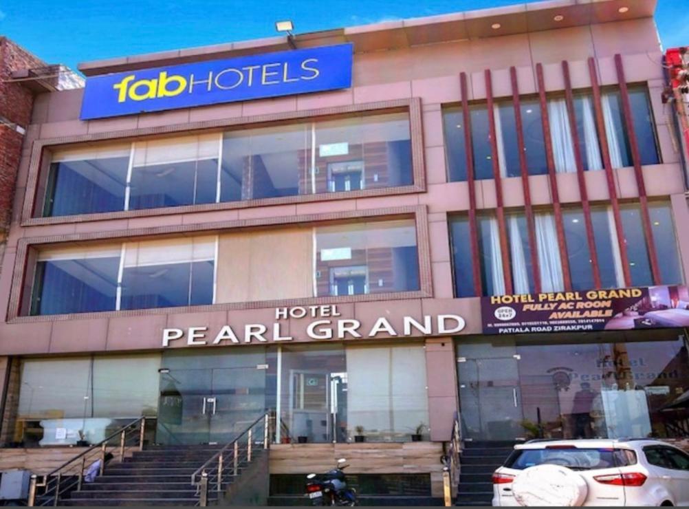 Hotel The Pearl, Zirakpur - A Luxury Family Hotel Chandigarh Exterior photo